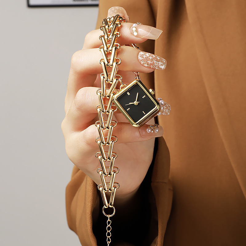 ساعة نسائية كوارتز فاخرة خفيفة - مراجعة Watch Triangle Luxury وسعره