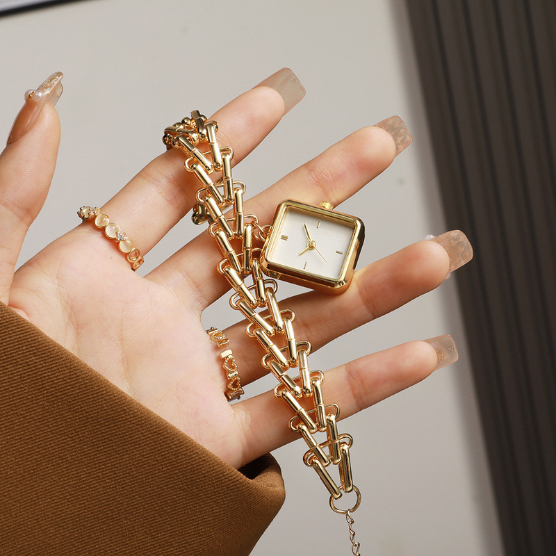 ساعة نسائية كوارتز فاخرة خفيفة - مراجعة Watch Triangle Luxury وسعره